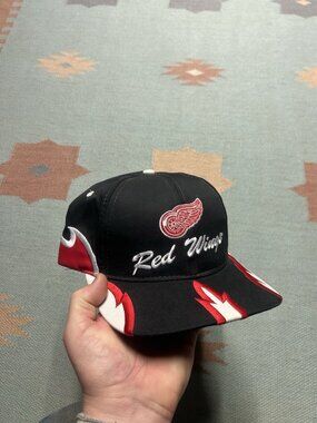 Vintage snapback hat cap Detroit red wings jagged flames fresh caps NHL youth?